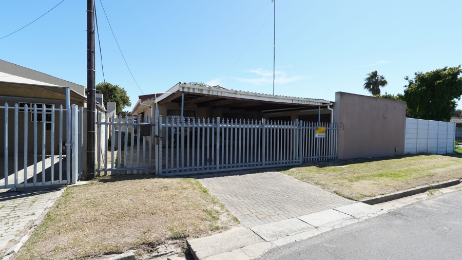 3 Bedroom Property for Sale in Peerless Park North Western Cape
